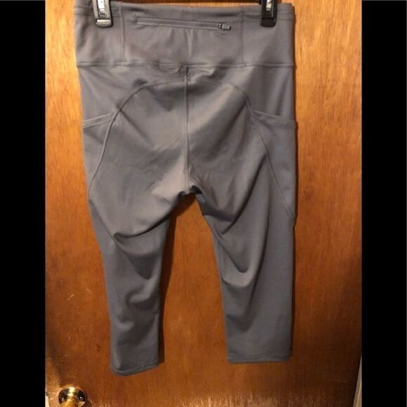 𝅺YELETE work out  Capri leggings - Picture 2 of 5